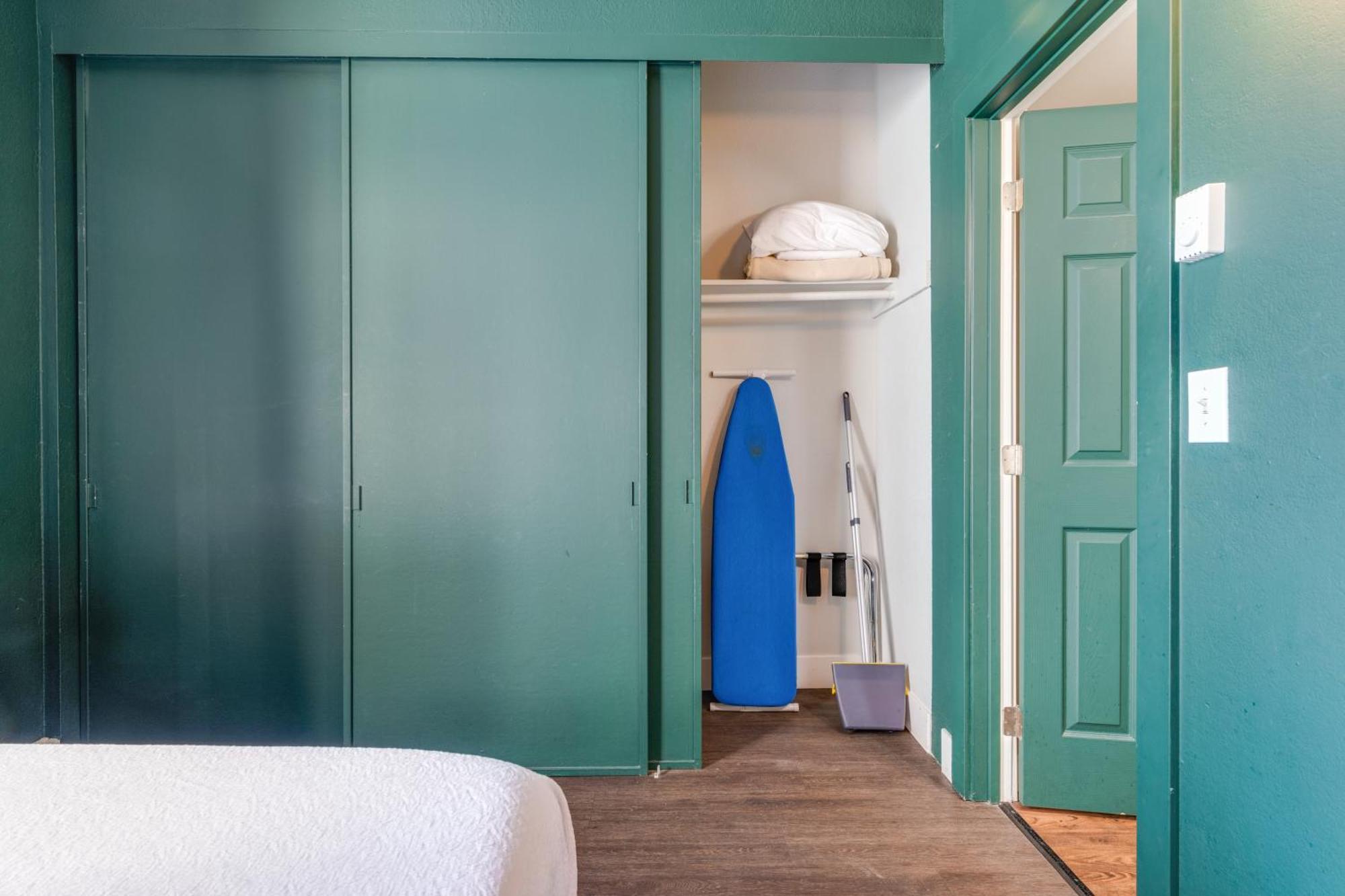 Oxford Apartment By At Mine Hospitality Seattle Esterno foto