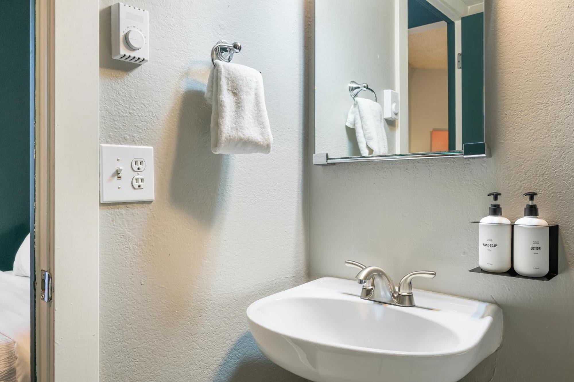Oxford Apartment By At Mine Hospitality Seattle Esterno foto