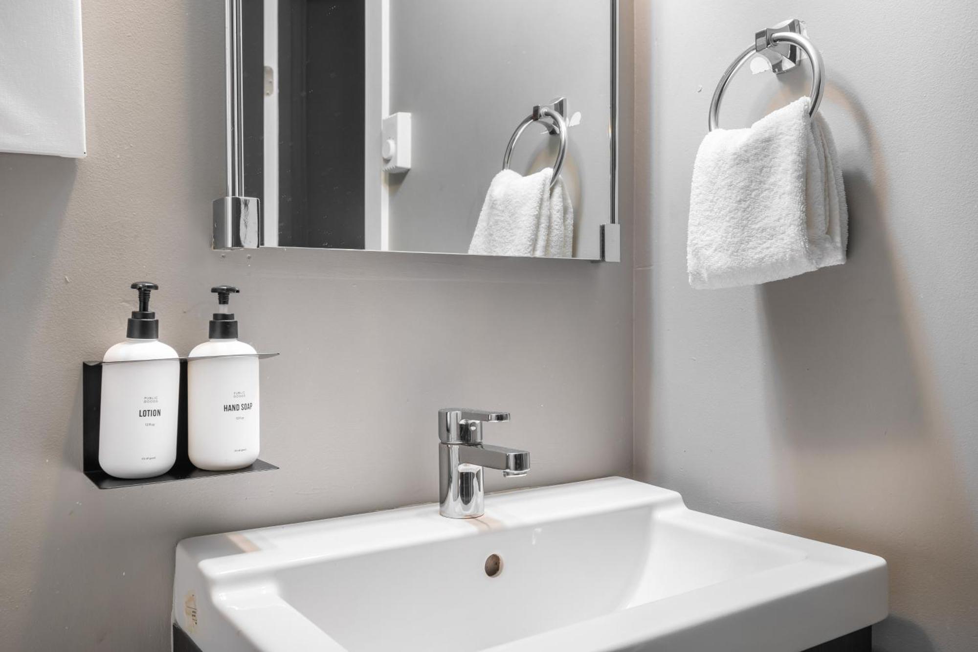 Oxford Apartment By At Mine Hospitality Seattle Esterno foto